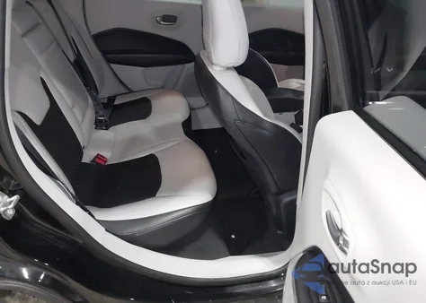 2018 Jeep Compass Latitude 4X4 from USA, damaged, VIN 3C4NJDBB7JT373243